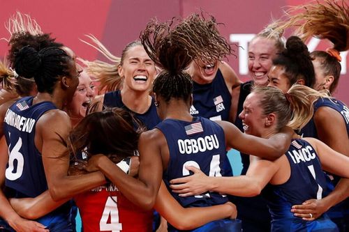 Olympic Tokyo 2020: Vượt qua Serbia, tuyển bóng chuyền nữ của Mỹ vào chung kết