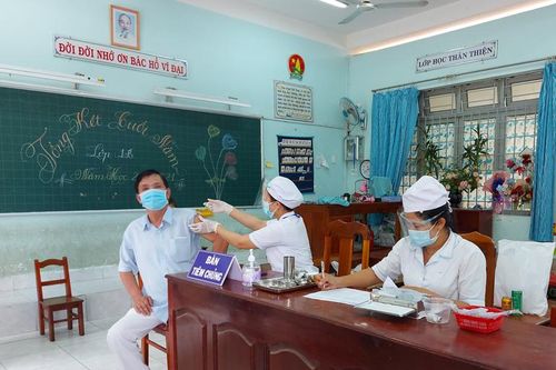 Đạ Tẻh: Tiêm phòng vắc xin phòng Covid-19 đợt 5 cho gần 1.800 người
