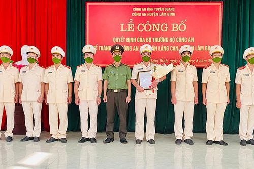Công bố quyết định thành lập 2 công an thị trấn