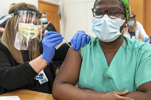 37 quốc gia Tây Thái Bình Dương có đủ vaccine phòng COVID-19 cho toàn bộ nhân viên y tế
