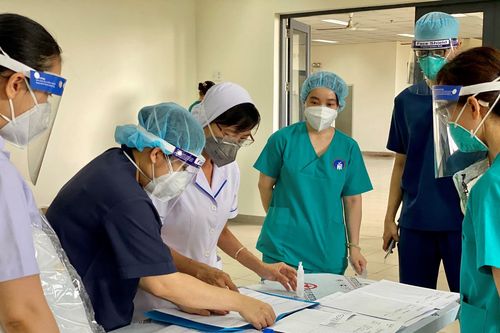 Hỗ trợ tiền ăn cho lực lượng y tế chống dịch tại 19 tỉnh, thành phố phía Nam
