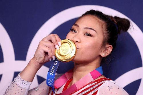 Vì sao nữ vận động viên phải đeo móng tay giả ở Olympic Tokyo?