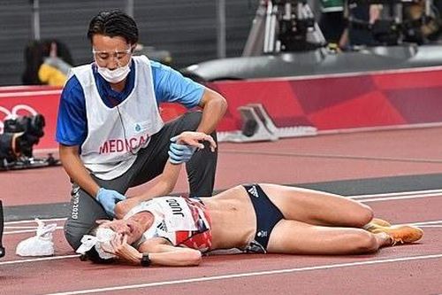 VĐV ngã quỵ, buồn nôn vì thời tiết oi bức ở Olympic Tokyo