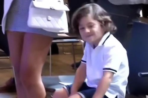 Biểu cảm của con trai Messi khi bố khóc