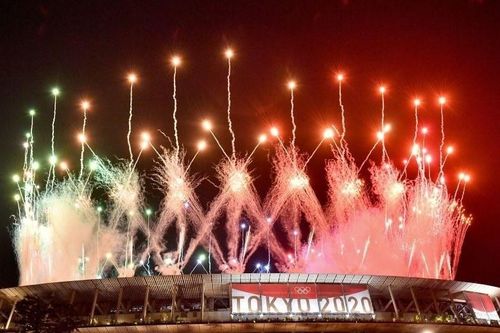 Màn pháo hoa rực rỡ khép lại Olympic Tokyo