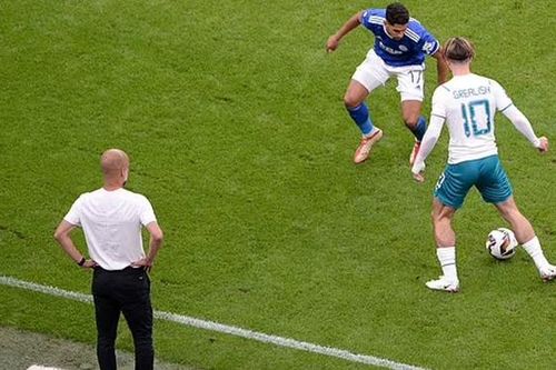 Grealish ra mắt mờ nhạt, mất bóng liên tục, HLV Pep Guardiola vẫn khen ngợi