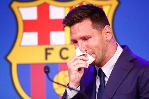 Messi bật khóc trong buổi họp báo chia tay Barcelona