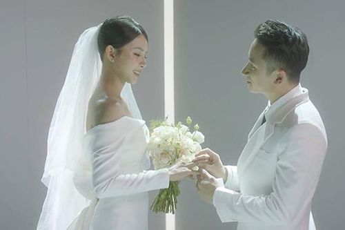 Phan Mạnh Quỳnh tặng vợ ca khúc mới 'Gặp gỡ, yêu đương và được bên em'
