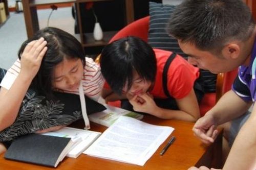 Lo ngại ngành giáo dục rơi vào 'vòng xoáy tư bản', Trung Quốc siết chặt dạy và học thêm