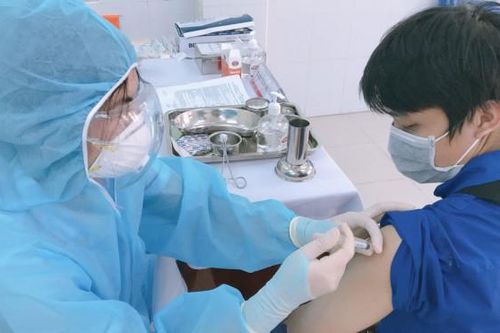 Những thực phẩm nên tránh và nên ăn, uống sau khi tiêm vắc xin COVID-19