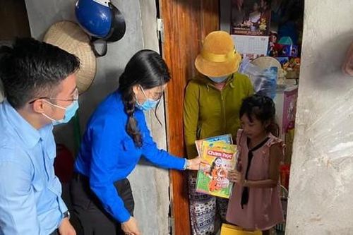 Hỗ trợ trẻ em trong khu cách ly, đảm bảo an toàn và sức khỏe cho thiếu nhi trong đại dịch