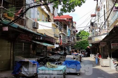 Ngắm cảnh khác lạ của chợ Trời Hà Nội giữa những ngày giãn cách xã hội