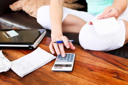 Ba thay đổi chi tiêu giúp bà mẹ nghỉ việc không lương vẫn có tiền bỏ ống