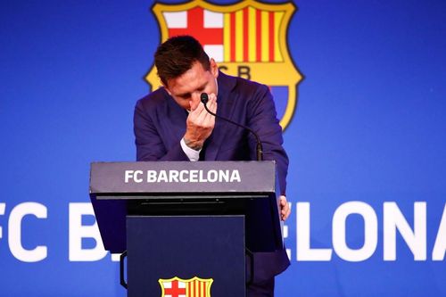 Messi khóc nức nở họp báo chia tay Barca, không nghĩ phải rời Nou Camp