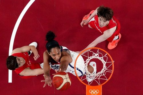 Video trực tiếp ngày cuối cùng Olympic: Mỹ quyết vượt qua Trung Quốc