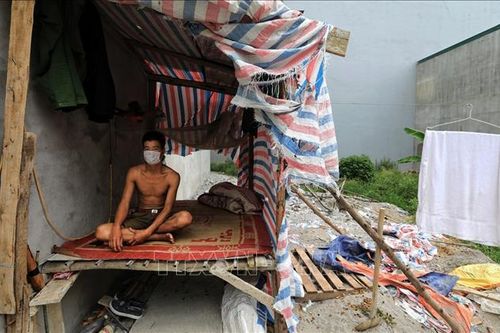 Phụ hồ bám trụ ở Thủ đô những ngày giãn cách xã hội
