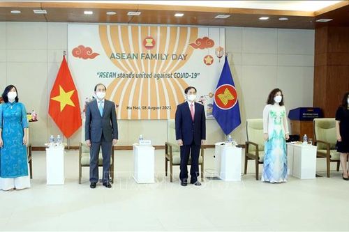 Kỷ niệm 54 năm thành lập ASEAN: Lễ chào cờ ASEAN
