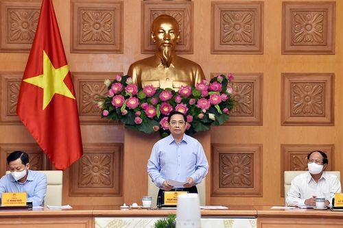 Thủ tướng: Doanh nghiệp, doanh nhân đừng 'thấy sóng cả mà ngã tay chèo'