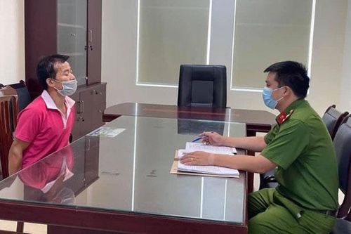 Tạm giữ đối tượng dùng côn nhị khúc tấn công chốt phòng dịch