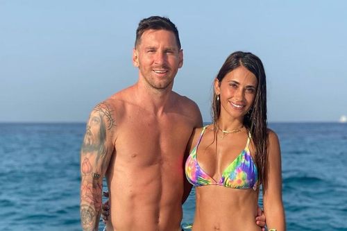 'Bỏng mắt' với thân hình quyến rũ của vợ tiền đạo Lionel Messi