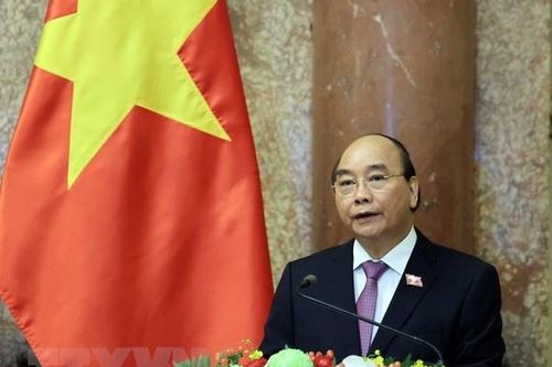 Chủ tịch nước Nguyễn Xuân Phúc lên đường thăm hữu nghị chính thức Lào