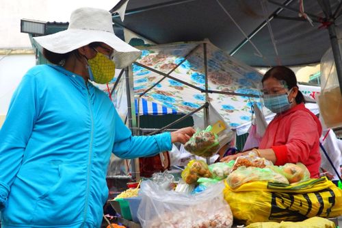 Chợ ở TP.HCM trở thành 'chợ dã chiến' sau 2 lần đóng cửa vì Covid-19