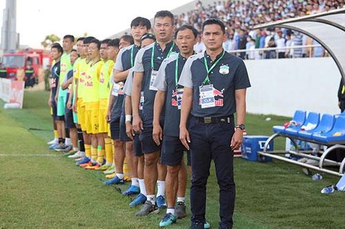Bóng đá Việt Nam muôn màu nghiệp cầm quân