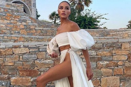 Olivia Culpo 'xả' loạt ảnh diện váy xẻ tới... eo khi đi nghỉ