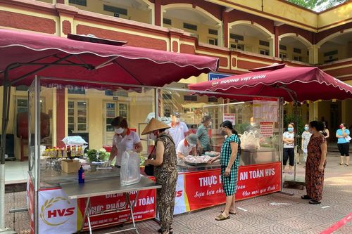 'Đi chợ giùm dân' trong những ngày giãn cách xã hội