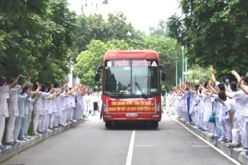 Đoàn cán bộ y tế Quảng Ninh lên đường hỗ trợ Tây Ninh chống dịch Covid-19