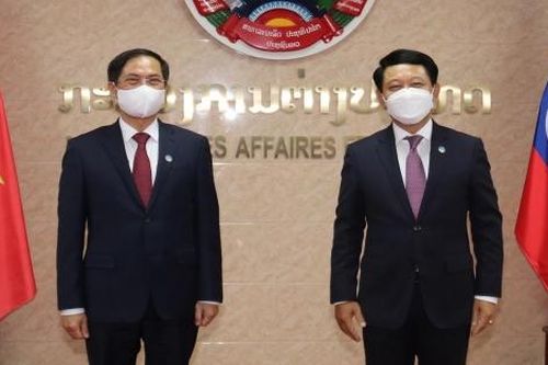 Bộ trưởng Ngoại giao Bùi Thanh Sơn gặp làm việc với Bộ trưởng Ngoại giao Lào