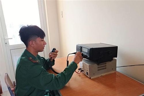 Tiếp nhận 9 ngư dân bị nạn trên vùng biển Bình Thuận