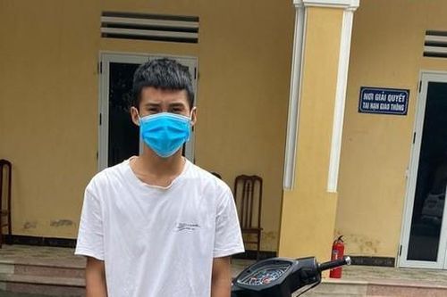 Bốc đầu xe trên quốc lộ, thiếu niên bị xử phạt gần 6 triệu đồng
