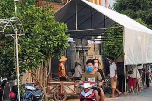 Mâu thuẫn trong bữa cơm, chồng đâm vợ tử vong