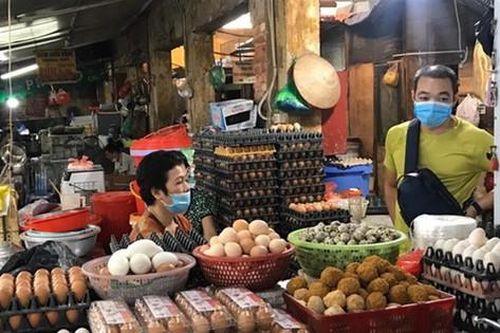 Giá trứng, rau quả lại tăng vọt: Bình ổn giá ở đâu?