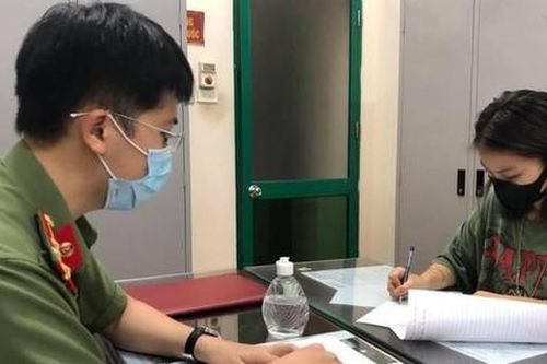 TikToker khoe 'tấm thẻ đỏ của ba' thông chốt bị phạt 12,5 triệu đồng