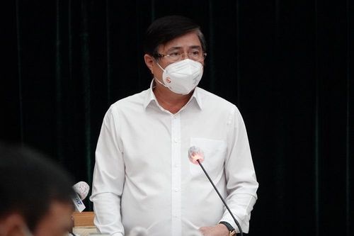 Chủ tịch TP.HCM: 'Tôi xúc động khi nghe tâm sự của tài xế taxi cứu F0'