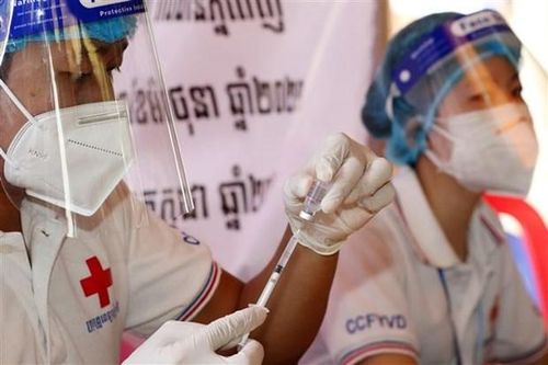 Campuchia hoàn thành tiêm vaccine ngừa COVID-19 cho hơn 50% dân số