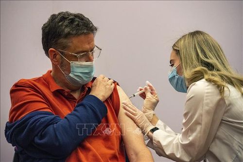 Hiệp hội giáo viên Mỹ thay đổi quan điểm, ủng hộ tiêm vaccine