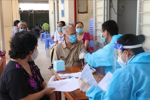 Long An, Bến Tre triển khai tiêm vaccine đảm bảo an toàn, đúng tiến độ