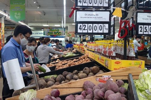 TP Hồ Chí Minh: Nhân viên siêu thị, cửa hàng tiện lợi được ra đường đi làm sau 18 giờ