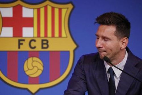 Cộng đồng mạng tranh cãi dữ dội sau khi Messi khóc chia tay Barca