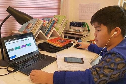 Học sinh gặp khó khi học trực tuyến các môn tự nhiên