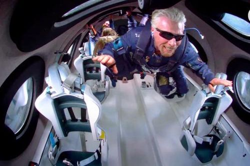 Gần nửa triệu USD một suất du lịch vũ trụ với công ty của tỷ phú Richard Branson