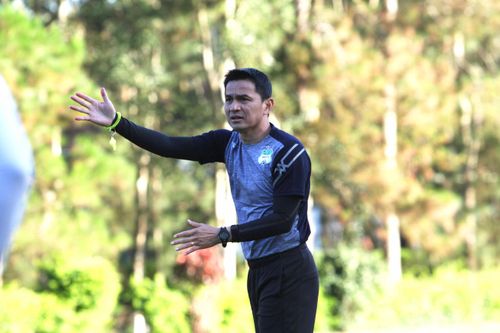 Hoàng Anh Gia Lai xả trại, Kiatisak về Thái Lan