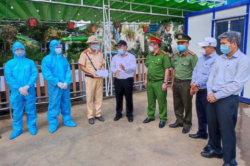 Lãnh đạo huyện Đức Trọng kiểm tra công tác phòng chống dịch Covid-19