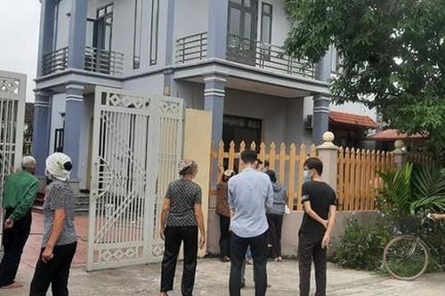 Nửa đêm leo tường sang nhà hàng xóm chém 3 người thương vong