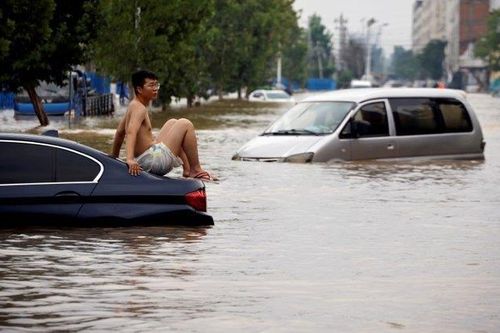 Tứ Xuyên mưa kéo theo lũ lớn, Trung Quốc sơ tán gấp 80.000 người