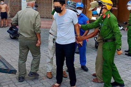 Giáng chức Phó Chánh văn phòng Đoàn ĐBQH tát nữ nhân viên y tế