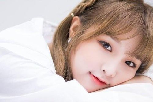 Không gia nhập Everglow, cựu thành viên IZ*ONE Choi Yena quyết định 'đánh lái' debut solo?